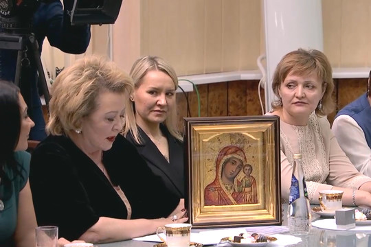 Владелица «Бахетле» встретилась с Путиным и подарила ему икону