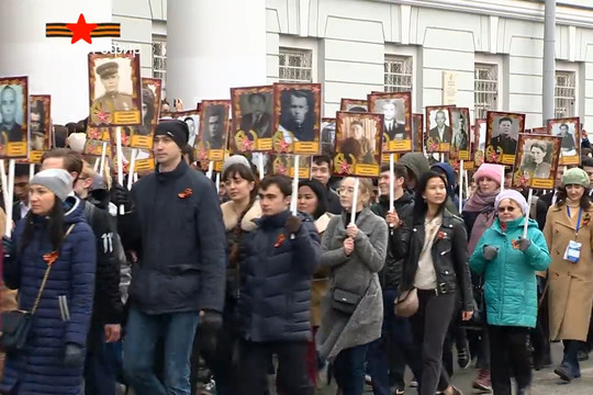 В Казани несколько тысяч студентов вышли на марш Победы