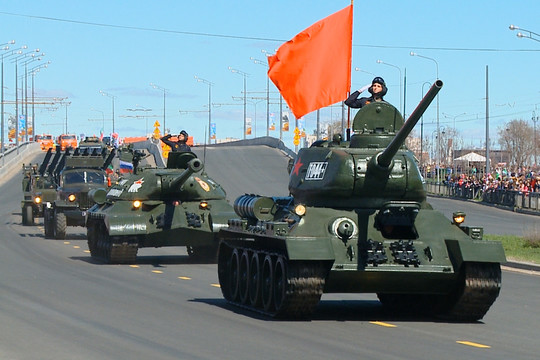 В Казани прошел праздничный парад Победы