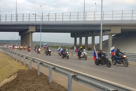 Открылось автомобильное движение по Крымскому мосту