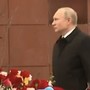 Путин возложил букет роз к стихийному мемориалу в Кемерове