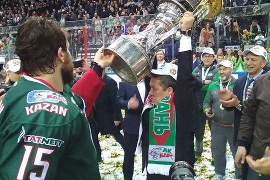 Игроки «Ак Барса» празднуют чемпионство