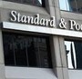 S&P повысило суверенный рейтинг России до инвестиционного уровня