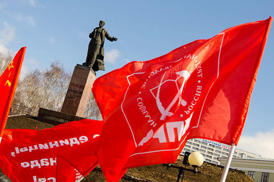 На митинге КПРФ в Казани одним из лозунгов был «Мир, труд, май – Telegram давай!»