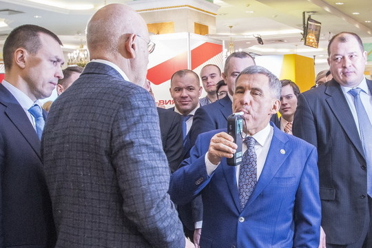 Рустам Минниханов прошел алкотест на форуме транспортных систем