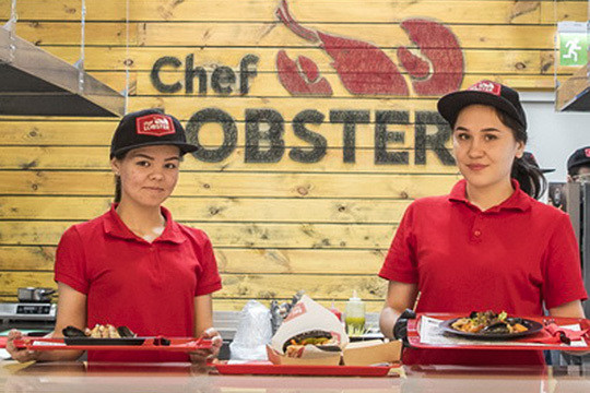 «Живых устриц и запеченного лобстера на основном фуд-корте «Меги» еще не было…»