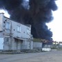 В Казани на территории бывшего ЖБИ-3 произошел пожар – на площади 100 кв. м горели емкости с краской
