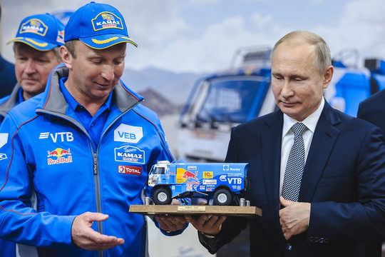 Путин в Казани: Татьянин день в TNA и «бедуин» от «КАМАЗ-Мастера»