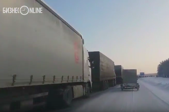На трассе М7 возле поселка Шали в Татарстане образовалась огромная пробка 