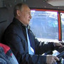 Исторический день: Путин едет по Крымскому мосту за рулем «КАМАЗа»