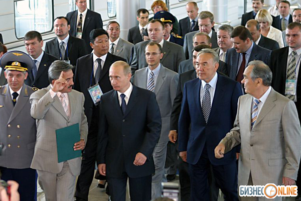В 2005 году Путин приехал в РТ по случаю 1000-летия Казани. На открытии казанского метрополитена с Камилем Исхаковым, Нурсултаном Назарбаевым и Минтимером Шаймиевым