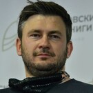  Писателя Глуховского заочно арестовали по статье о военных фейках