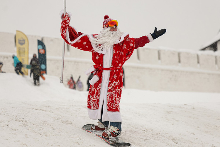 Костюмированные заезды и 500 участников: в Казани стартовал горнолыжный фестиваль