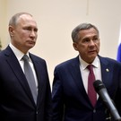Минниханов от лица татарстанцев поздравил Путина с днем рождения и пожелал дальнейшего развития стране