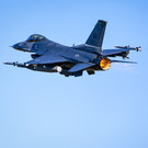 Первые украинские пилоты закончили подготовку к полету на F-16 в королевских ВВС Британии 