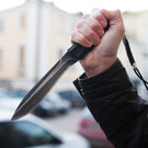 В Казани один парень ударил другого ножом в горло. Уголовное дело отменили