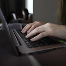 Работодателей обяжут при увольнении сотрудника компенсировать работу в выходные и праздники