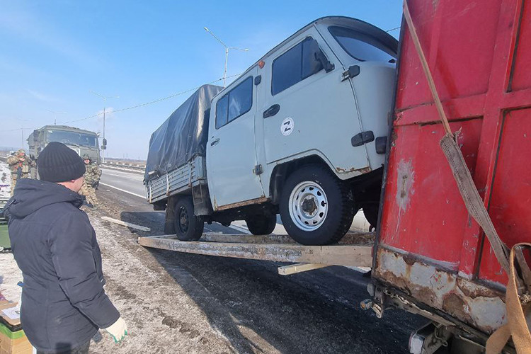 «По телевизору твердят: «Перемирие, перемирие». А как туда приедешь… Миром там и не пахнет»