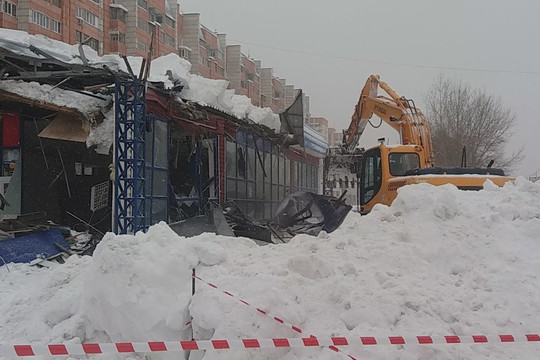 В Казани снесли павильон на Адоратского
