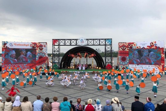 ​Минниханов принял участие в Сабантуе в Новосибирске