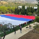В центре «Сәләт – Ак Барс» в Крыму развернули флаг РФ размером с футбольное поле