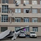 МЧС: В Татарстане ветер повалил 19 деревьев, пять из них упали на авто и мужчину, с аквапарка Baryonix сорвало крышу 