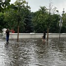 Около парка «Черное озеро» в Казани под воду ушла вся улица (фото и видео)