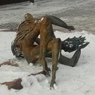 На улице Баумана вандалы разгромили скульптуру «Су анасы» 