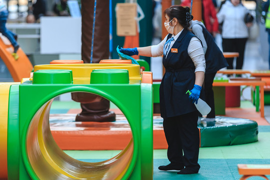 Фоторепортаж «БИЗНЕС Online»: как казанцы гуляют в закрывающихся ТЦ. 2-я часть