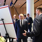 Путин: построенный на нанотехнологиях боевой самолет будет размером с муху