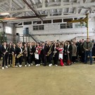 В цеху «Казэнерго» исполнили джаз – так компанию поблагодарили за помощь на передовой СВО