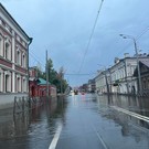 Огромная лужа заблокировала движение трамваев по улице Габдуллы Тукая