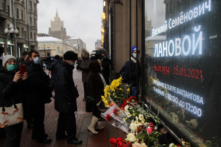 В Москве прошла гражданская панихида по народному артисту СССР Василию Лановому