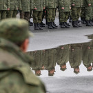 Военные РФ смогут пользоваться служебным жильем и оставаться в очереди на улучшение условий 