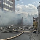 В МЧС объяснили причину появления дыма на улице Волкова в Казани – загорелись строения рядом с домом, где жили Сайдашев и Хлебников
