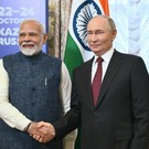 Владимир Путин забыл о переводчике на встрече с премьер-министром Индии в Казани