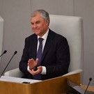 «Коллега Вассерман, потребляете втихую?»: Володин предложил запретить энергетики в здании Госдумы