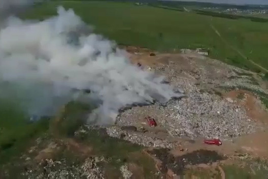 В Лениногорске ликвидируют пожар на полигоне ТБО