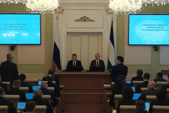 Врио главы Башкортостана жестко отчитал чиновников на первом совещании