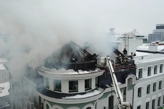 Пожар в офисном здании в центре Казани локализован