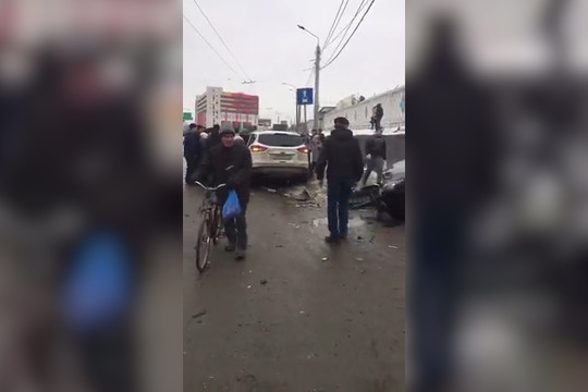 Ford протаранил 8 автомобилей на Гвардейской