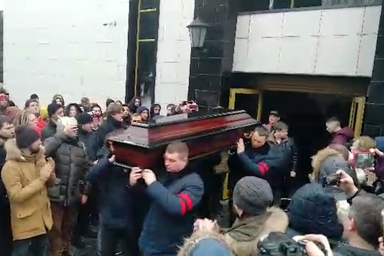 В Москве проходит церемония прощания с рэпером Децлом