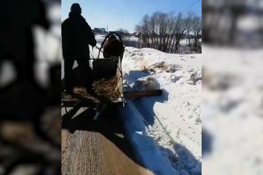 Ноу-хау из Арского района Татарстана: телега с лошадью в роли грейдера