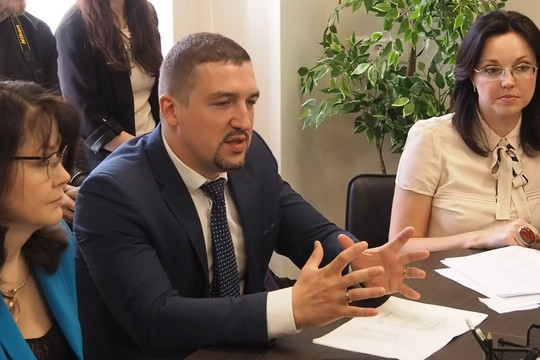 Как бизнес бьется с «хотелками» мусорщиков: «Там бумага чековая и туалетная, извините!»
