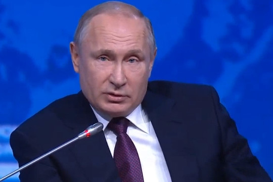 Путин обменялся колкостями с президентом Швеции в Петербурге