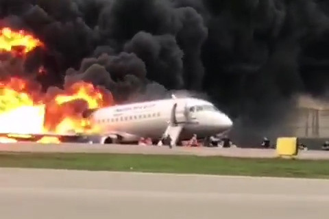 Свыше 40 человек погибли в катастрофе самолета SSJ 100 в Шереметьево
