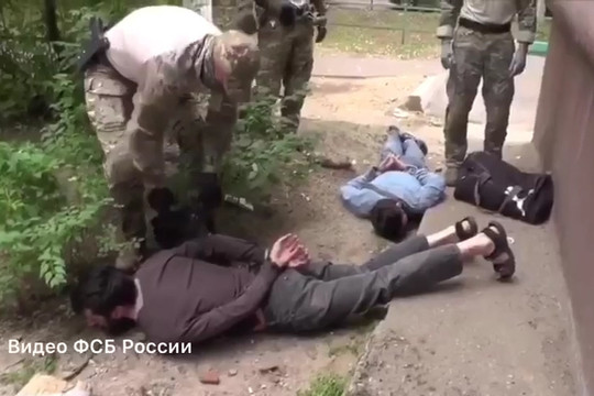 ФСБ проводит масштабные обыски по делу о финансировании терроризма