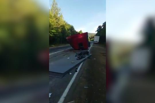 Фуре из Татарстана снесло кабину под Уфой