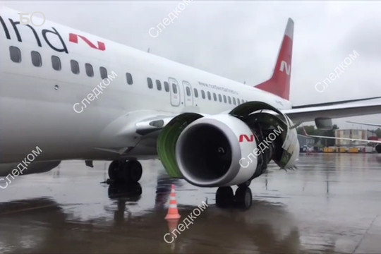 В Шереметьево пассажиров Boeing 737 эвакуировали из-за ЧП на борту