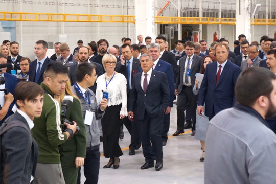 Минниханов и президент Haier открыли в Челнах завод стиральных машин
